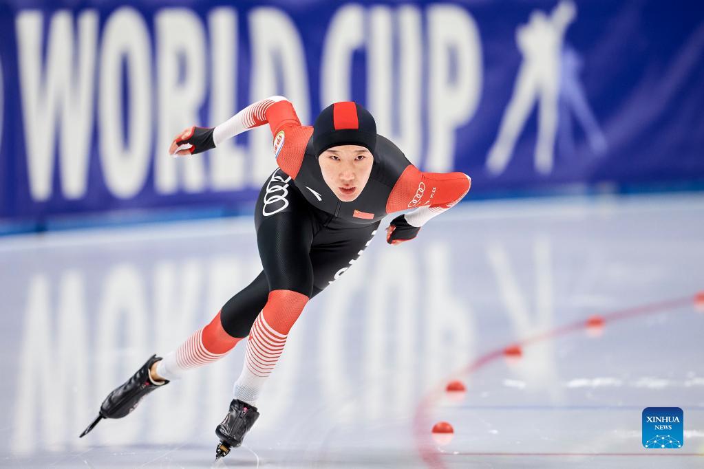 Highlights of women's 1500m division A race at ISU Speed Skating World Cup