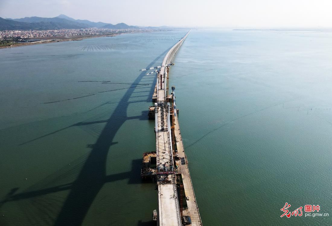 Fuzhou-Xiamen Meizhou Bay Cross-Sea Bridge successfully connected