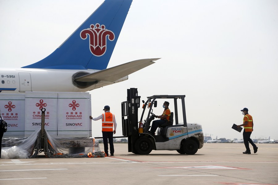 2 mln more China-donated COVID-19 vaccines arrive in Cambodia, greeted by PM