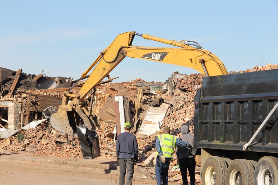 U.S. fatalities in tornadoes top 90 as scientists clarify their formation