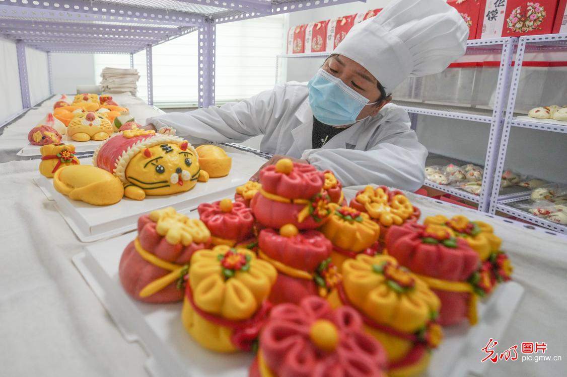 Huamo bakers prepare for Spring Festival in Zouping, Shandong