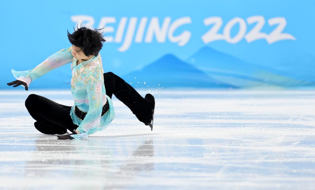 Hanyu Yuzuru becomes the first skater in history to execute quadruple Axel on international stage