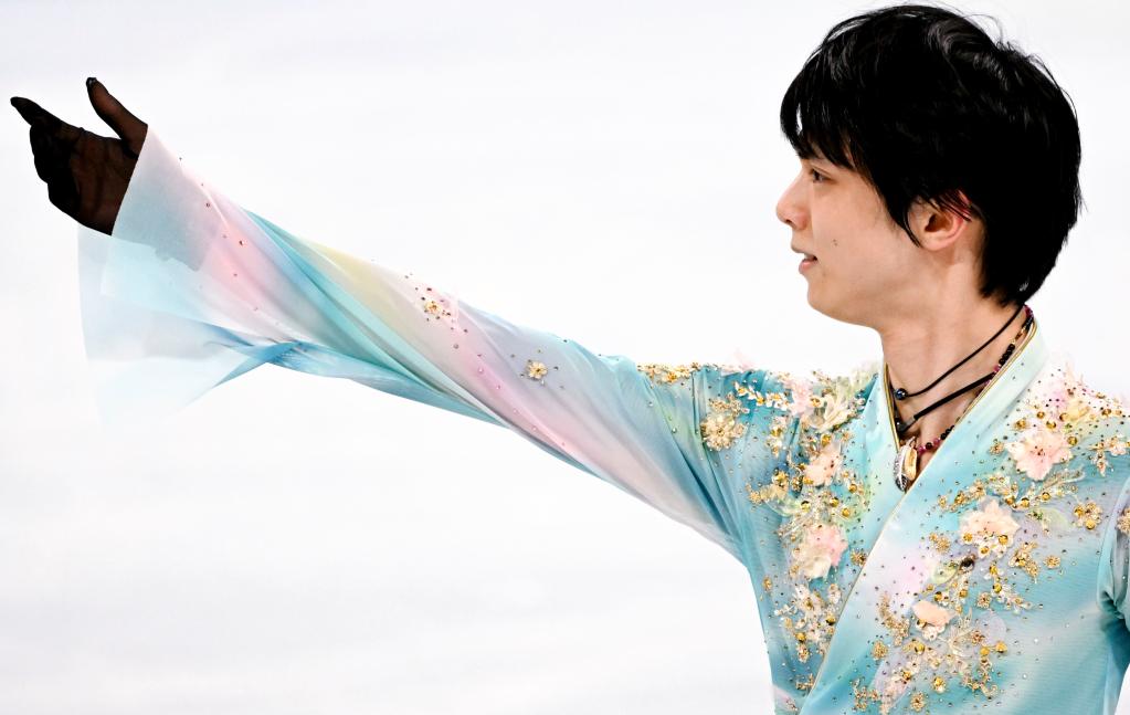 Hanyu Yuzuru becomes the first skater in history to execute quadruple Axel on international stage