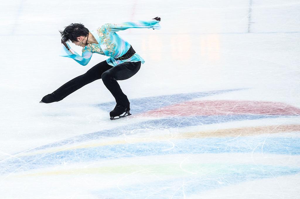 Hanyu Yuzuru becomes the first skater in history to execute quadruple Axel on international stage