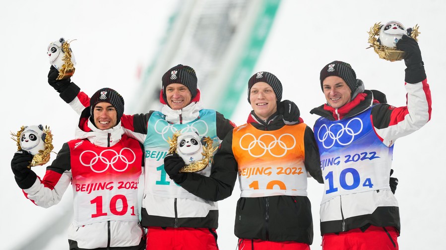 Roundup: China equals best record in Olympic golds, French pair crowned in ice dance