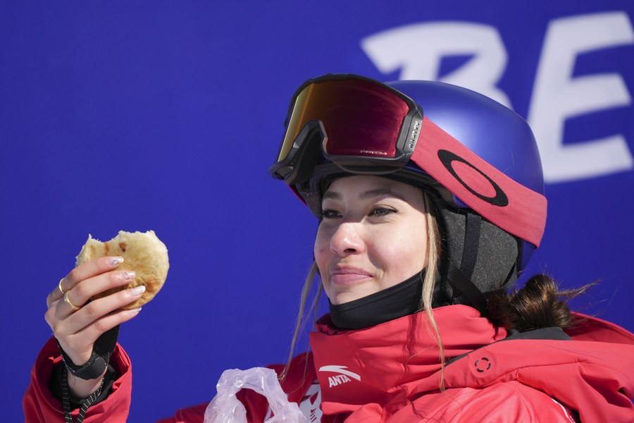 Roundup: China equals best record in Olympic golds, French pair crowned in ice dance