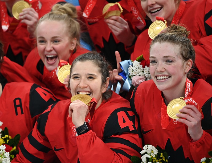 Roundup: Canada avenges PyeongChang defeat to U.S. in women's ice hockey final, Norway takes 14th gold
