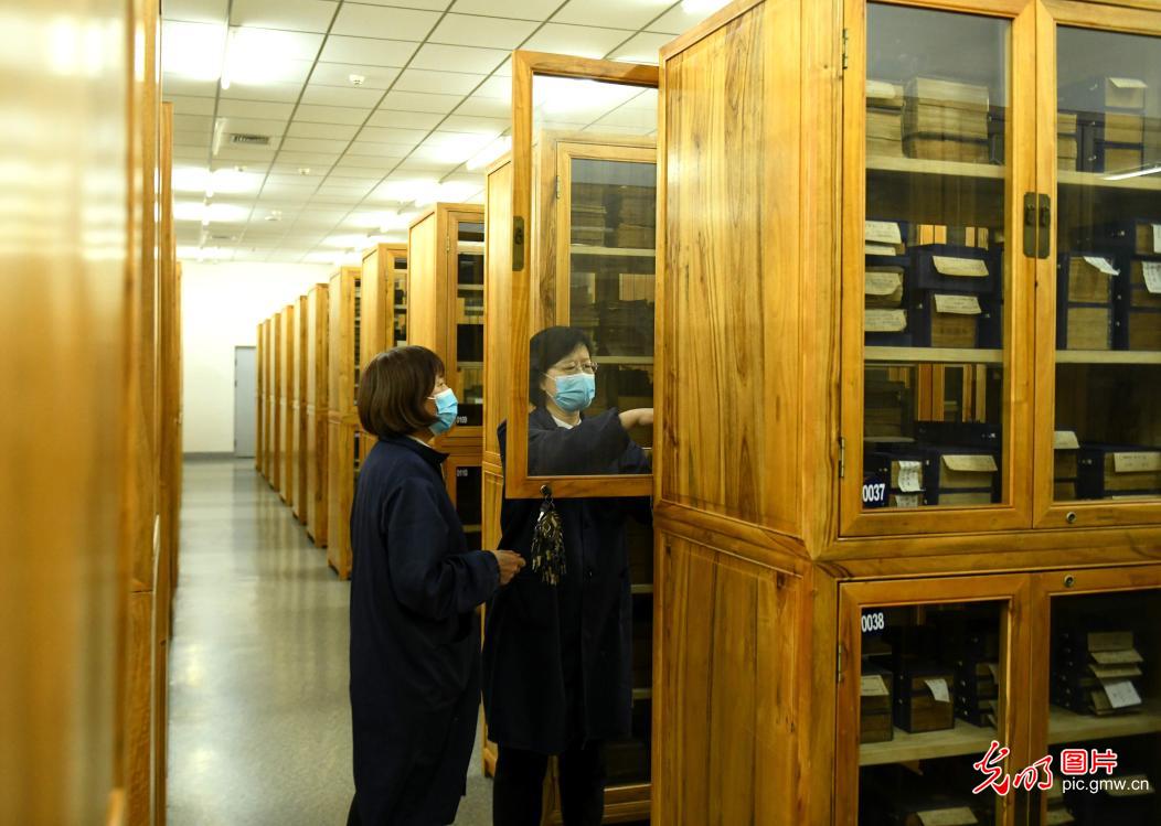 Ancient book digitalization carried out at Shijiazhuang Library