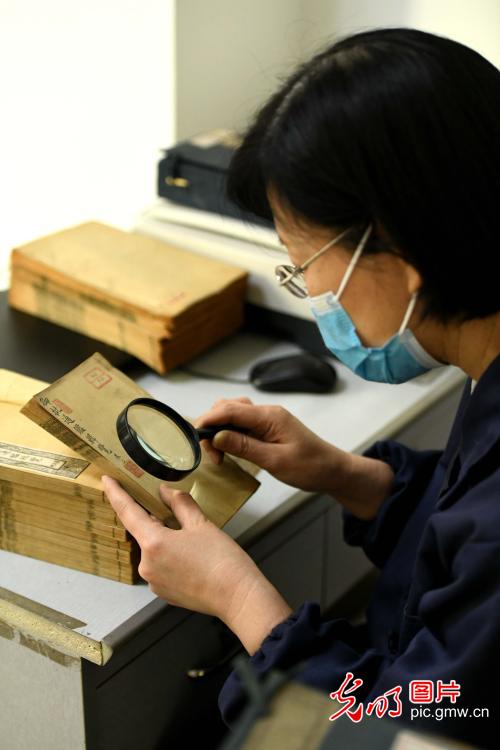 Ancient book digitalization carried out at Shijiazhuang Library