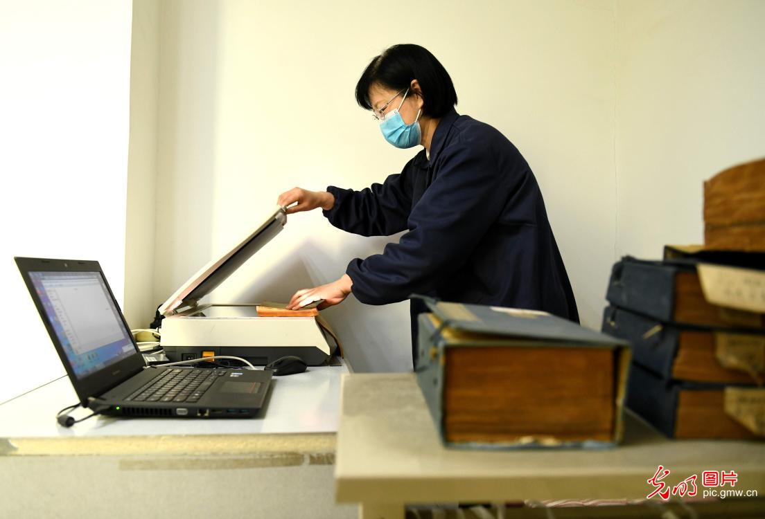 Ancient book digitalization carried out at Shijiazhuang Library