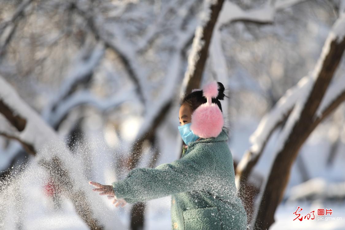 Scenery of spring snow at Chengde Summer Resort