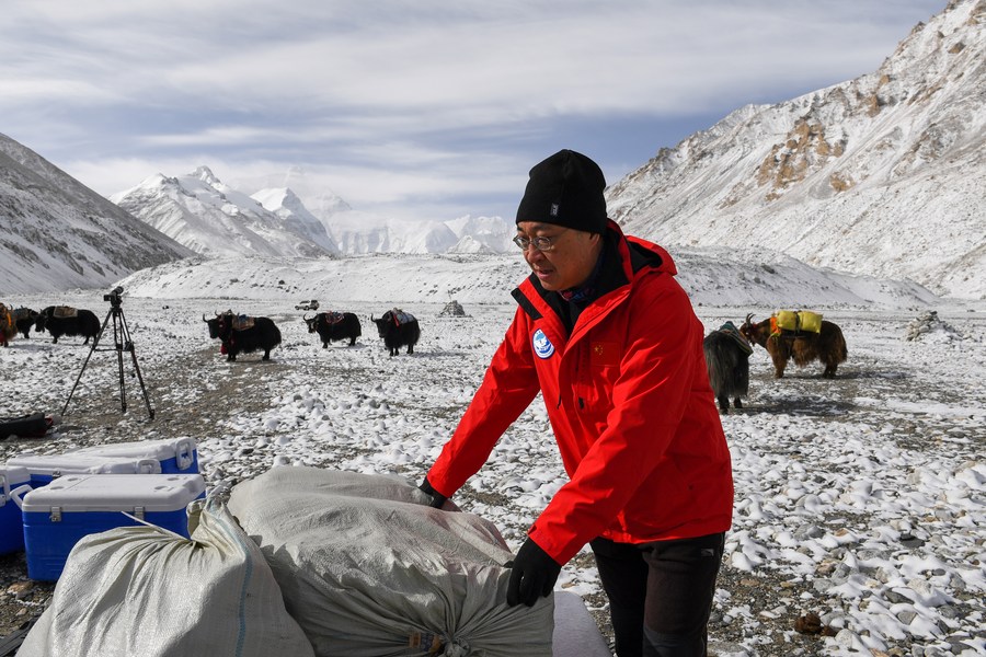 China sets up world's highest automatic weather station