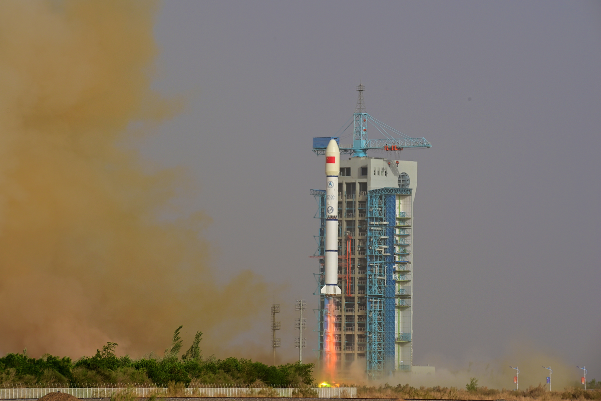China launches three low-orbit communication test satellites