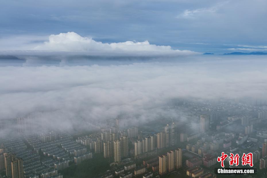 Aerial view of cloud-enveloped Xinyu in E China’s Jiangxi Province