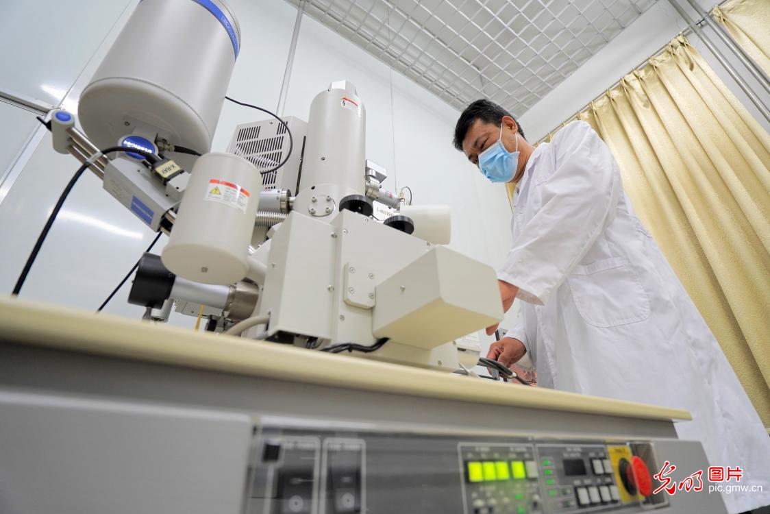 Scientists stays on duty on National Science and Technology Workers Day