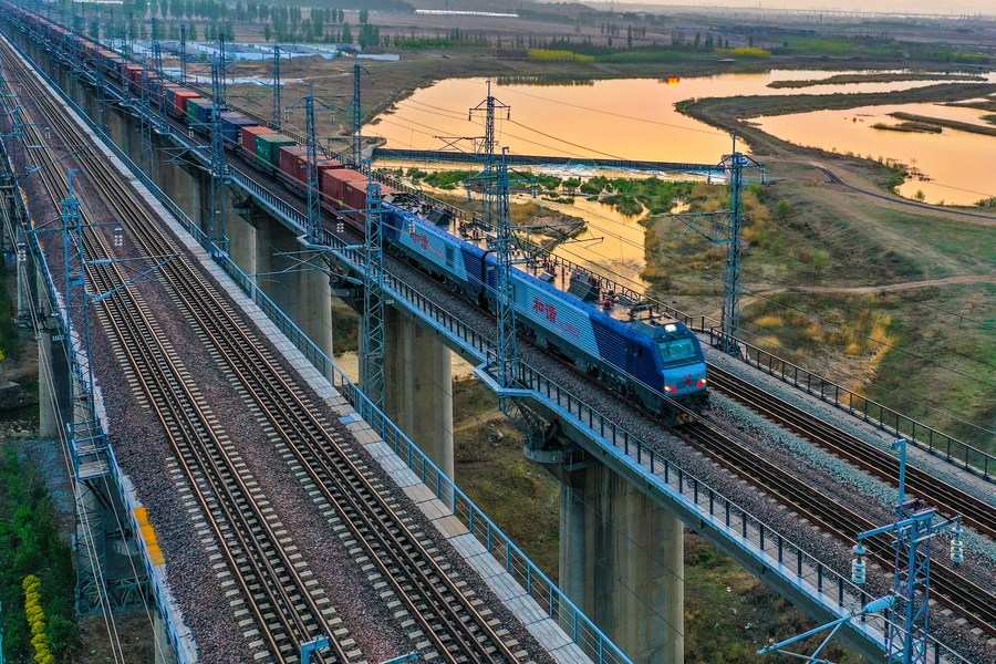 China's rail-freight volume refreshes single-month record in May