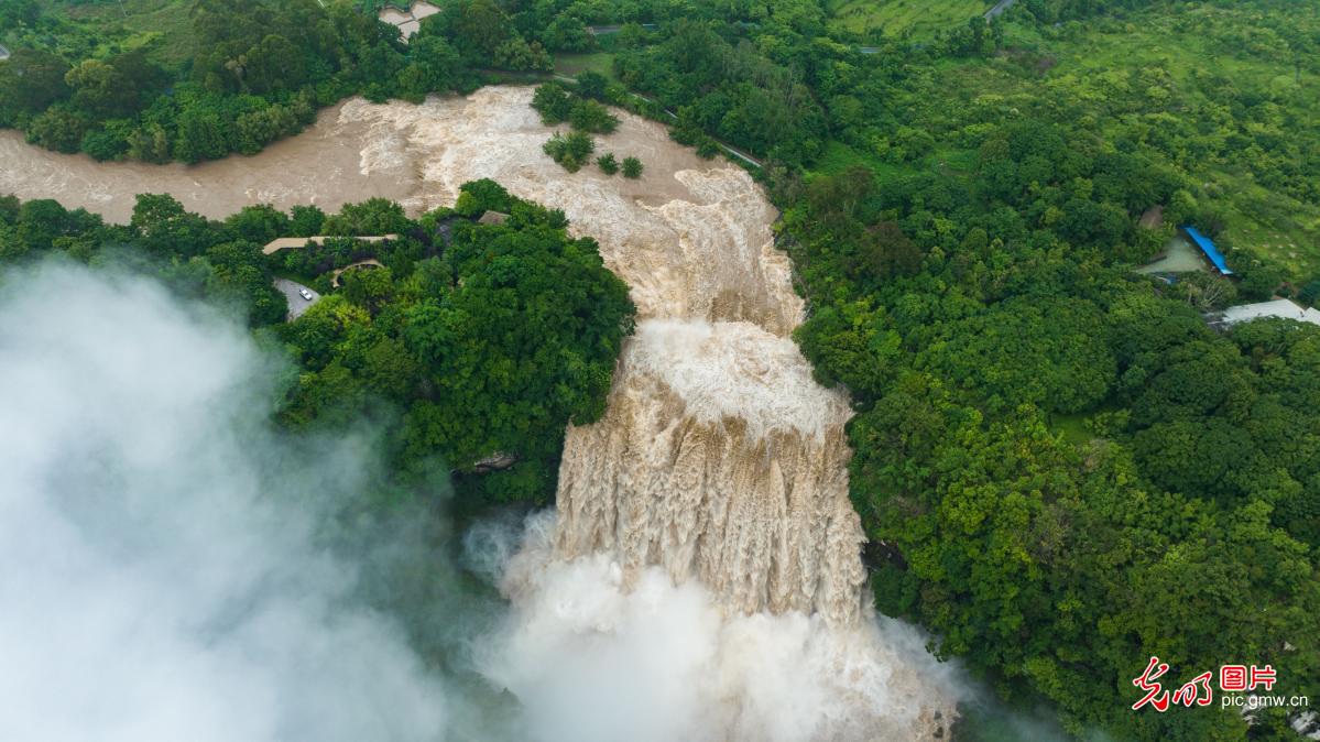 Huangguoshu Waterfall reaches maximum water inflow this year