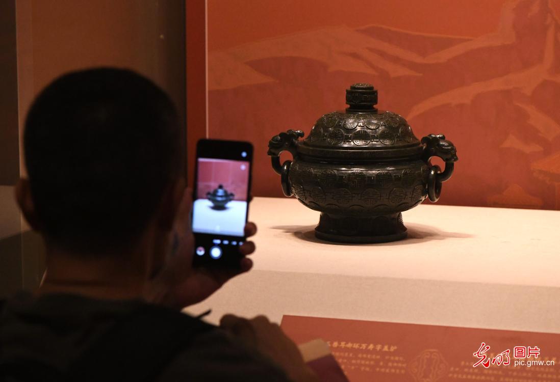 Royal relics of Qing imperial summer residence at Chengde on display in E China's Guangdong