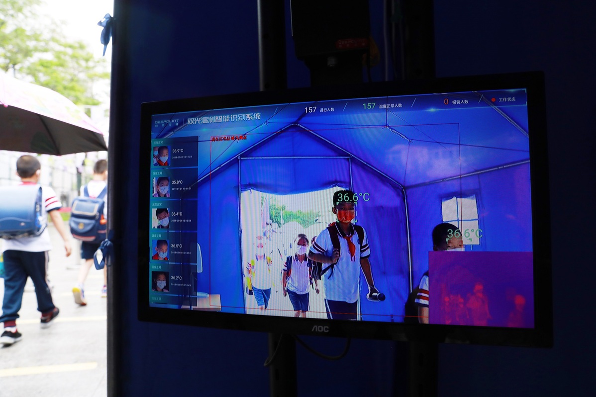 Campus life resumes as pandemic wanes in Beijing