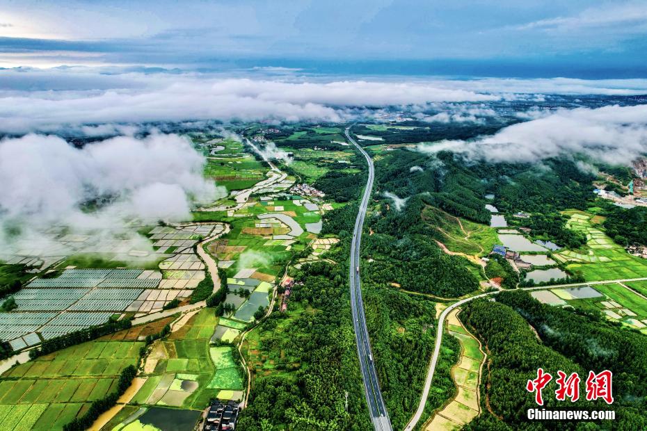 Picturesque scenery of cloud-enveloped village after rain in E China’s Jiangxi Province