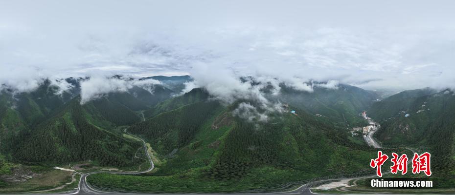 Scenery of cloud-enveloped Xinglong Mountain after rain in N China’s Gansu Province