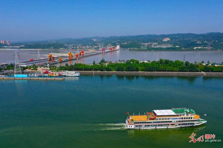 Tourism in Three Gorges Project site warms up in C China’s Hunan