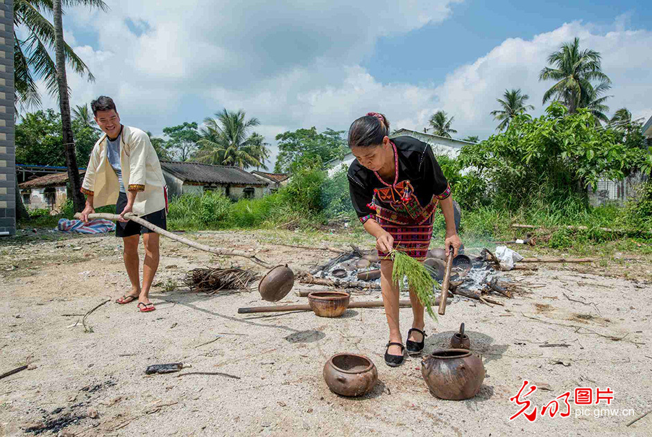 Li pottery gain vitality of new era in S China's Hainan