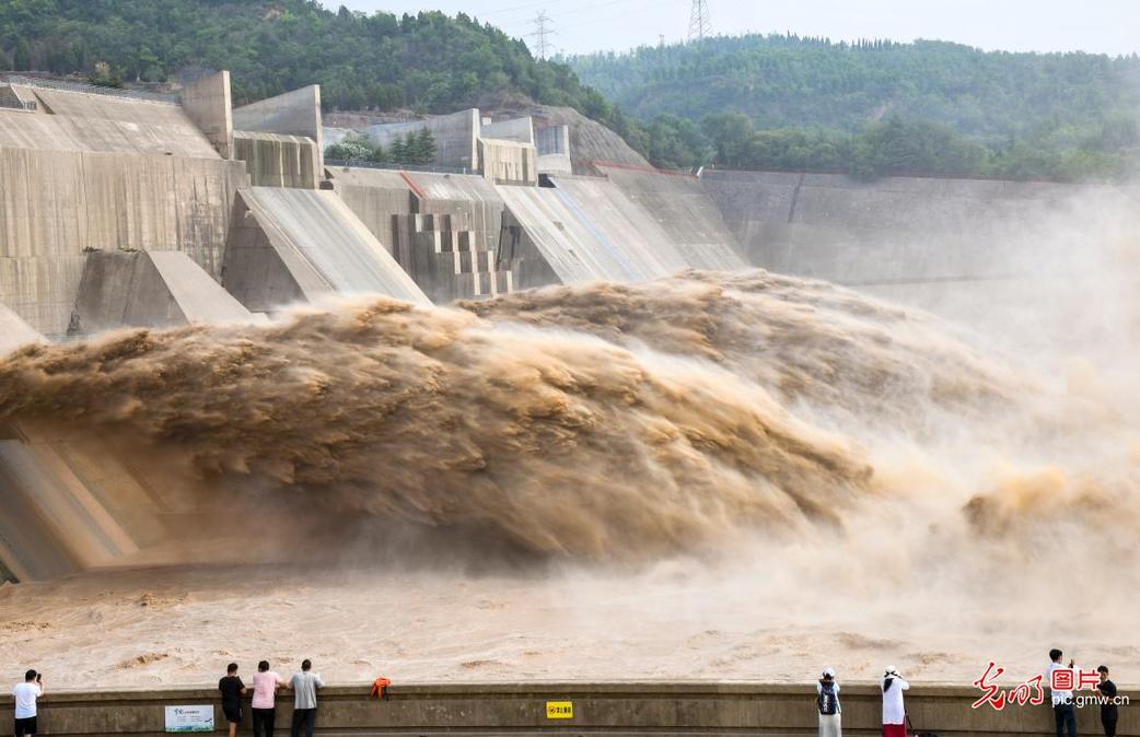 Spectacular sediment ejection seen along the Yellow River