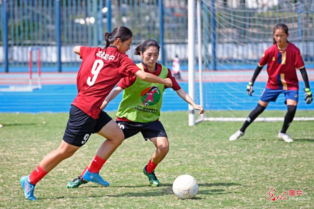 Football training carried out in E China’s Jiangsu