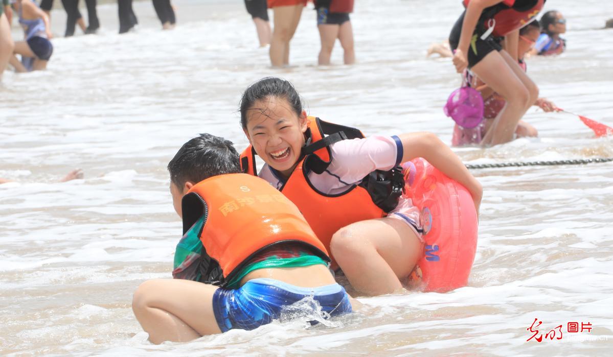 Summer tourism heating up in China