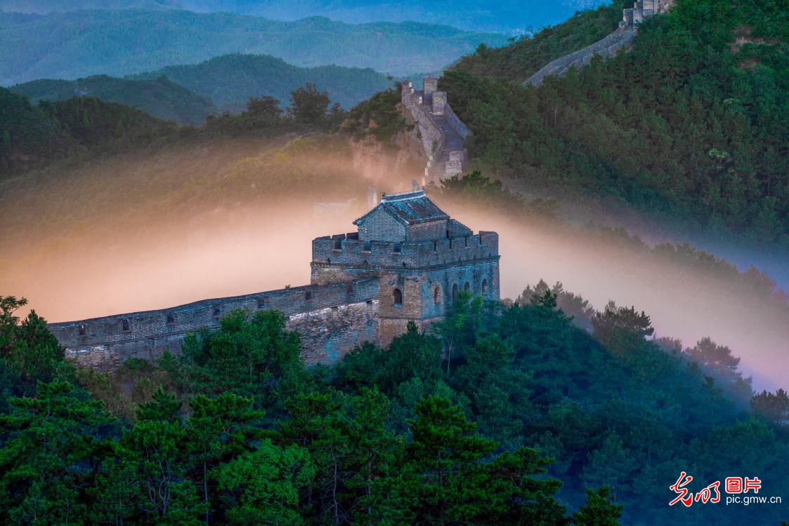 Cloud scenery at Jinshanling Great Wall