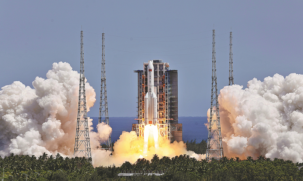 Wentian space lab goes into orbit