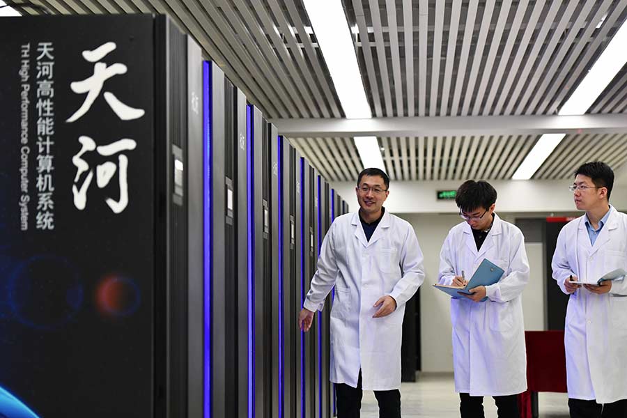 Dedicated scientists help build supercomputer