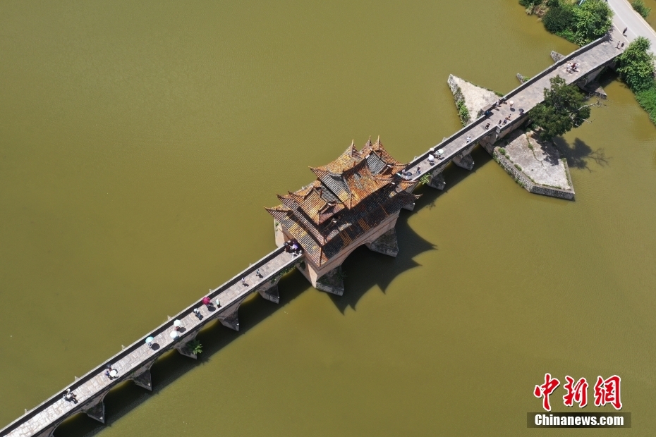 A glimpse of Shuanglong Bridge in SW China’s Yunnan Province