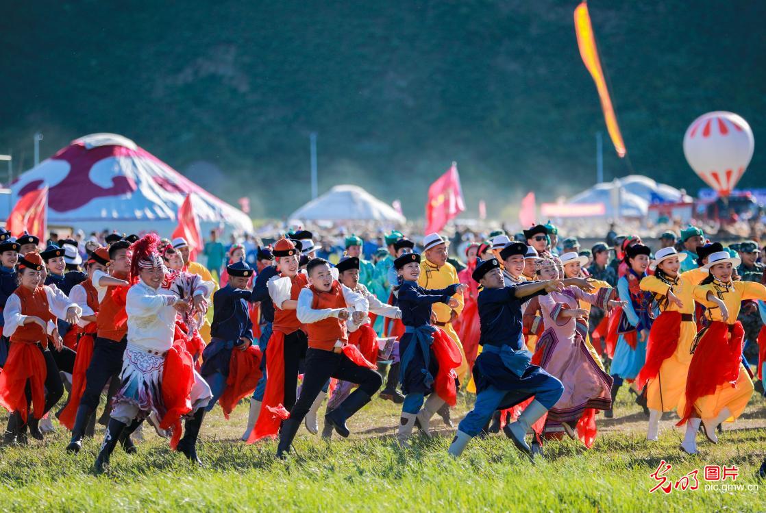 Ulaan Mochir Art Festival kicks off in N China's Inner Mongolia
