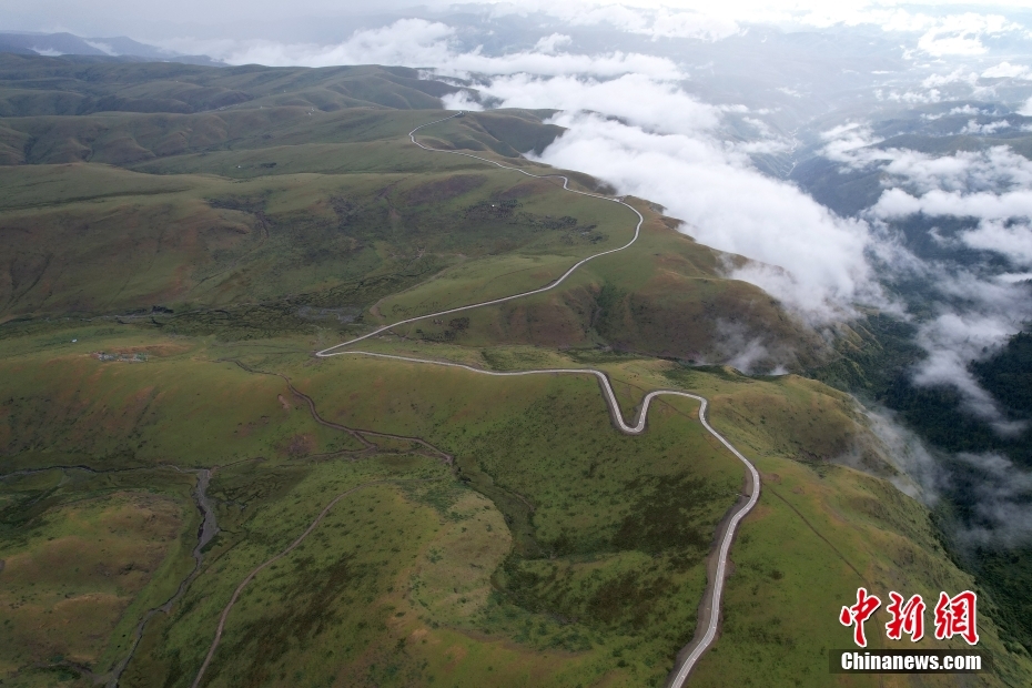 Aerial view of Shanglan Sky Road in SW China’s Sichuan Province
