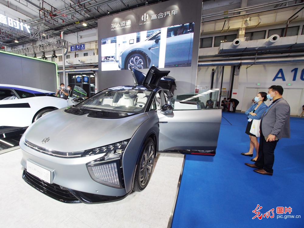 New energy vehicle exhibition held in Beijing and Hainan