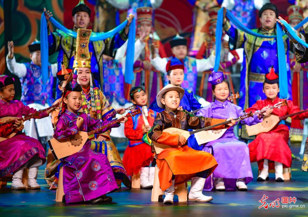 The 8th National Ethnic Minority Folk Art Exhibition opens in N China's Inner Mongolia