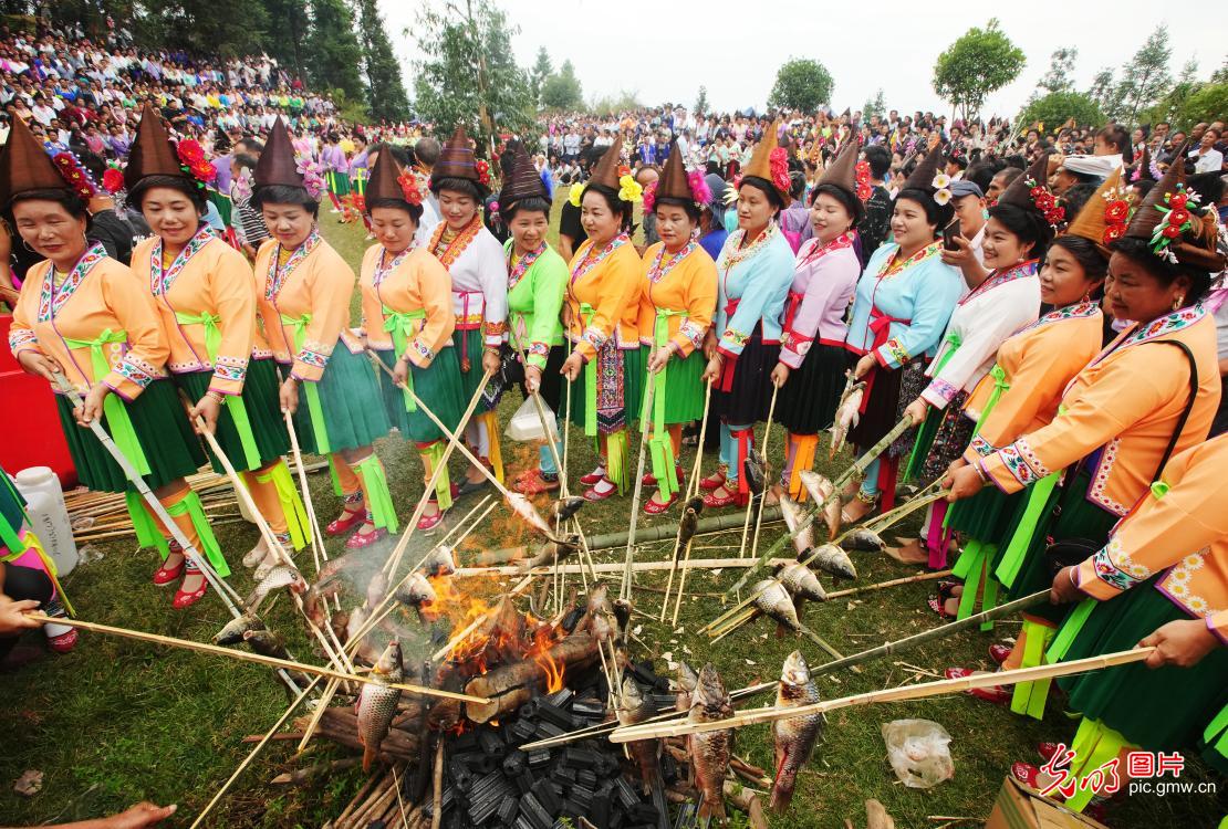 Miao people celebrate traditional ‘grilling fish festival’ in SW China’s Guangxi