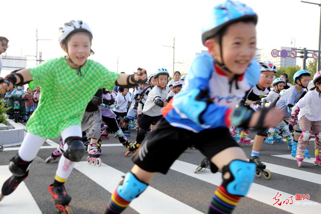 Kids having fun roller-skating in SE China's Lianyungang