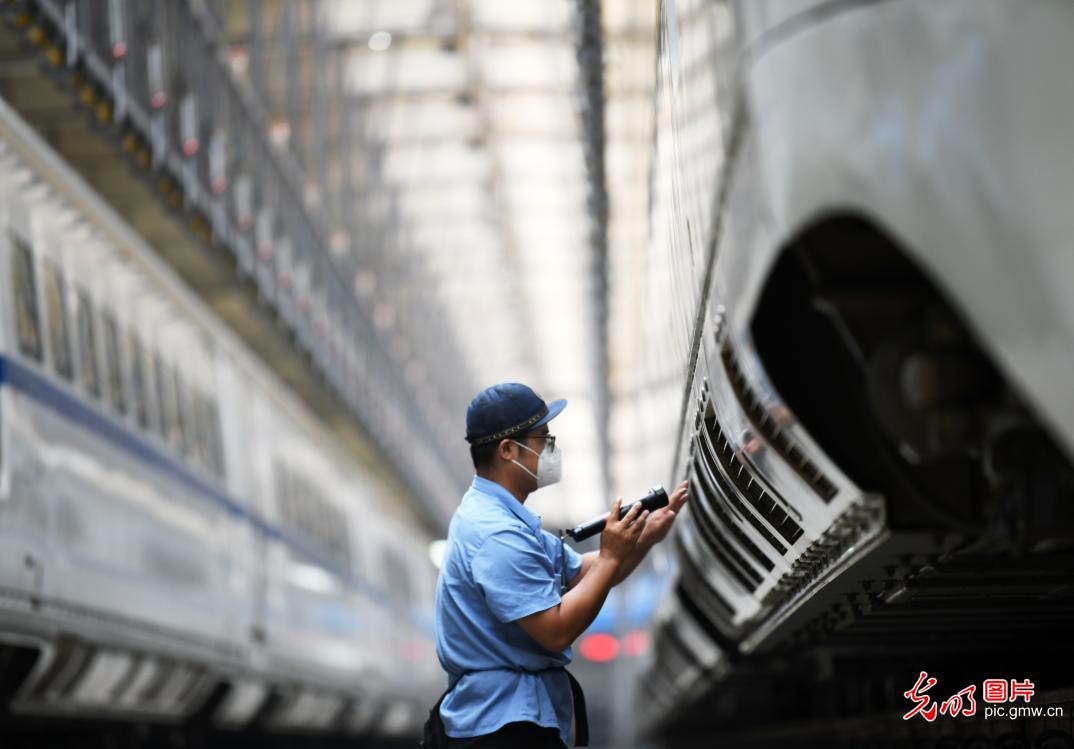 High-speed railway under overhaul in E China's Jiangxi