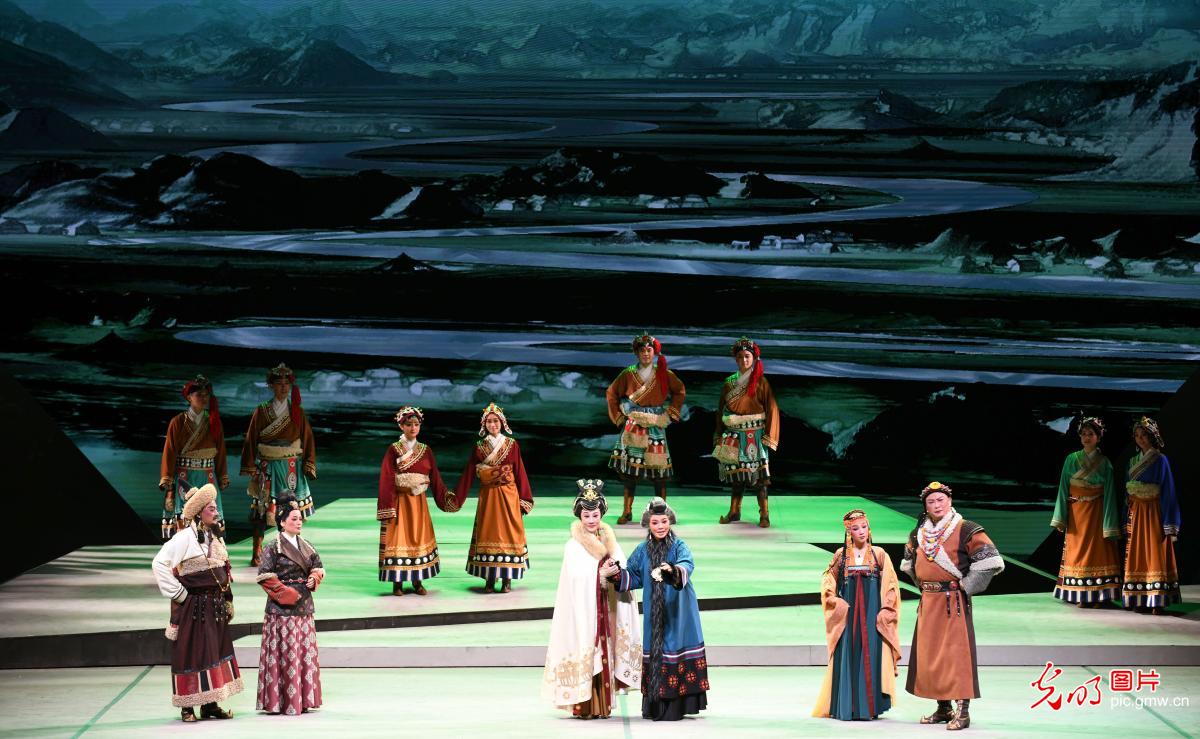 Historical Cantonese opera 'Princess Wencheng' premiered in S China's Guangdong