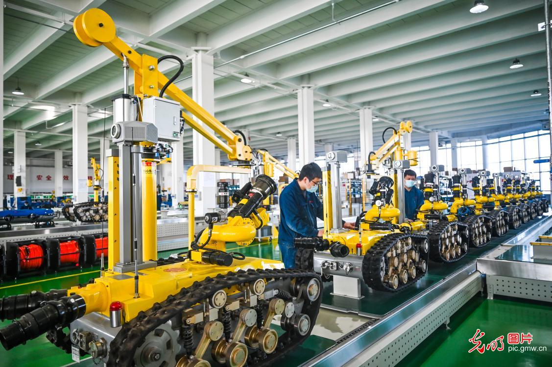 Robotics industry thrives in N China's Tangshan