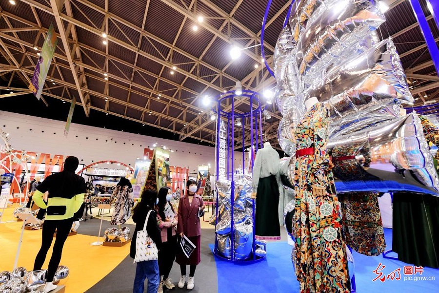 2022 China Keqiao International Textile Expo kicks off in SE China's Zhejiang