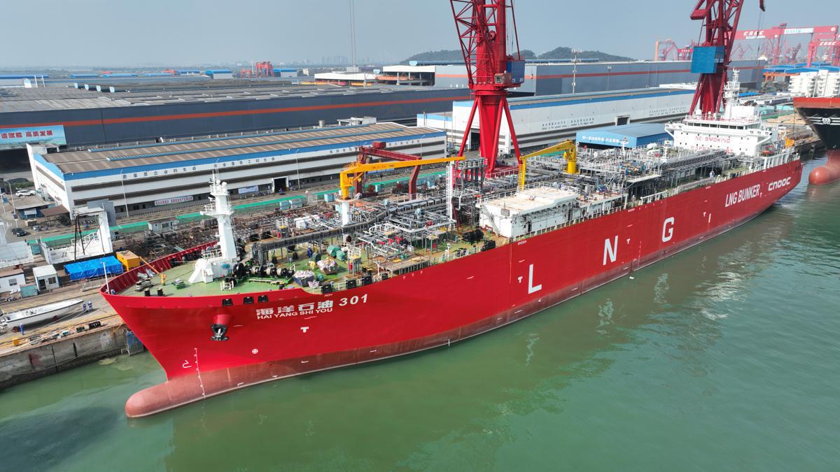 Huge LNG refueling vessel delivered in Guangzhou