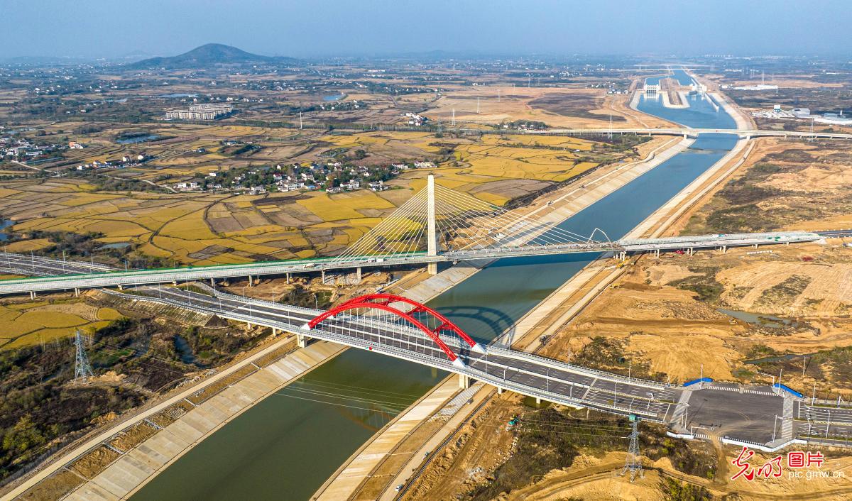 Water dversion project from Yangtze to Huaihe River control hub under trail operation