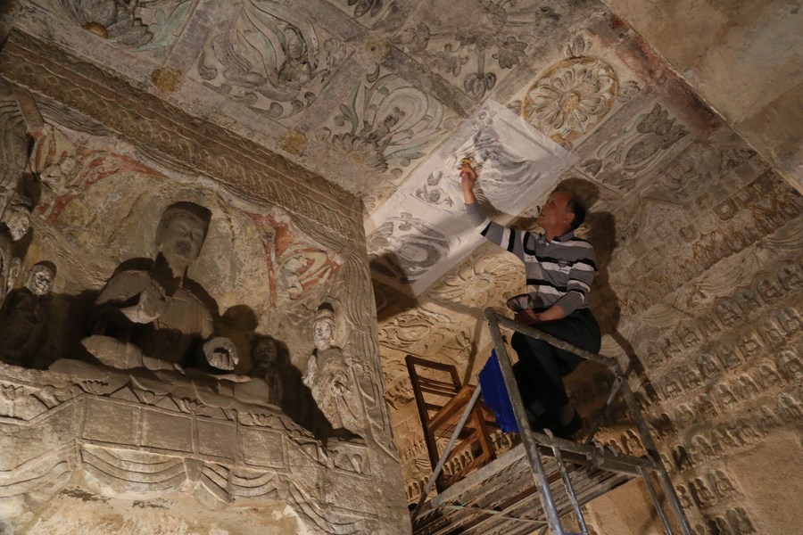 GLOBALink | High relief rubbing inheritor in central China's Henan