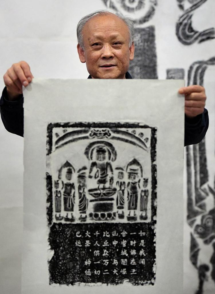 GLOBALink | High relief rubbing inheritor in central China's Henan