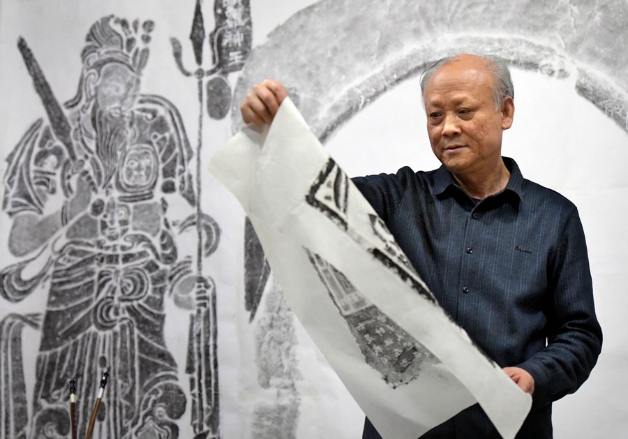 GLOBALink | High relief rubbing inheritor in central China's Henan