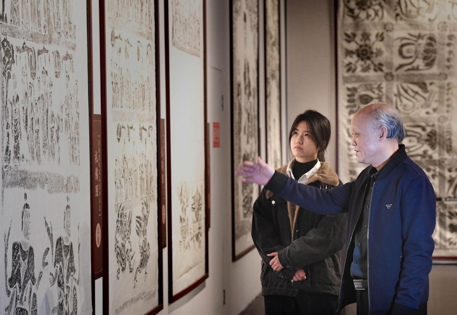 GLOBALink | High relief rubbing inheritor in central China's Henan